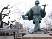 出雲の阿国　鴨川四条大橋東（京都市東山区川端町） 