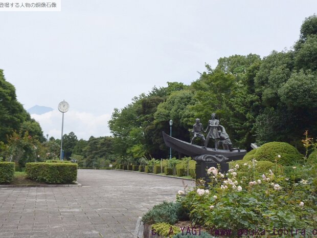 プチャーチン 友好の像 広見公園(静岡県富士市伝法) 友好の像の背景に見えるのは富士山です。