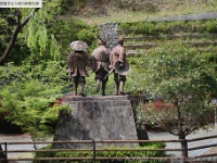龍馬脱藩の道 飛翔の像(愛媛県大洲市河辺町)