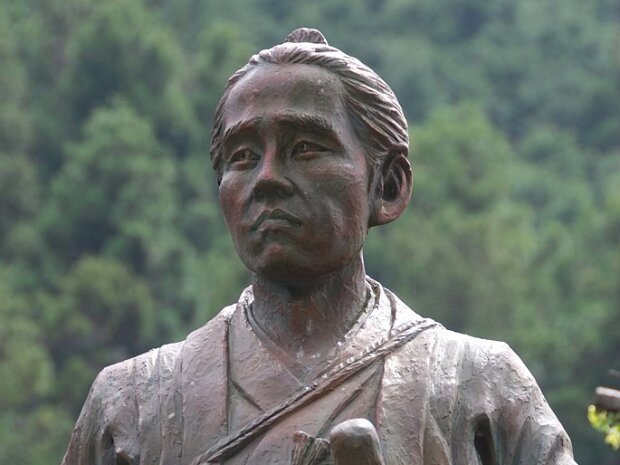 坂本龍馬 脱藩の道・飛翔の像（愛媛県大洲市河辺町）