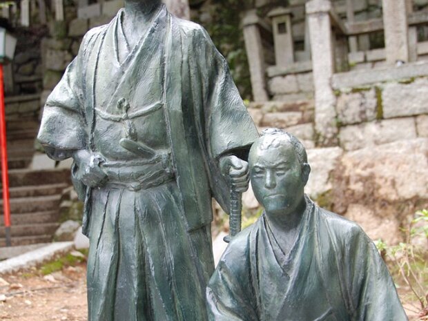 坂本龍馬・中岡慎太郎 霊山護国神社（京都市東山区清閑寺霊山町1）