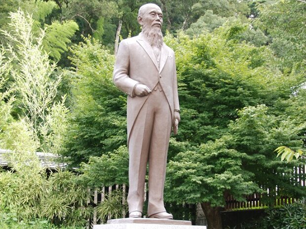 小島惟謙 宇和島城搦手門前（愛媛県宇和島市丸之内）