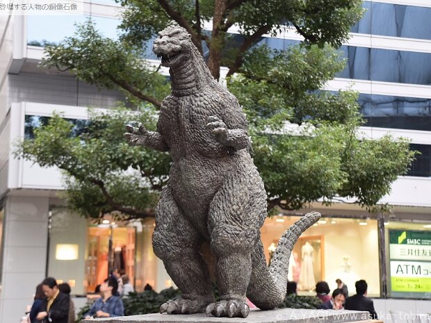 ゴジラ(日比谷シャンテ前「合歓の広場」 東京都千代田区有楽町１-２-２)