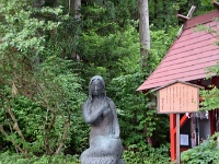 たつこ姫像( 御座石神社　秋田県仙北市西木町下桧木内字相内潟1) 