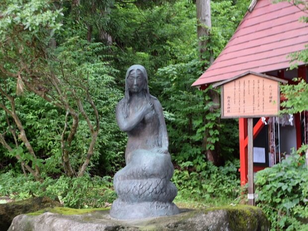 たつこ姫像( 御座石神社 秋田県仙北市西木町下桧木内字相内潟1)