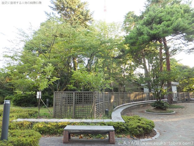 継体天皇（けいたいてんのう)[450～531年 不明] 男大迹王(おほどのおう)、第26代天皇で、第25代武烈(ぶれつ)王には後継ぎとなる皇子皇女がいなかったため、越の国から招くこととなりました。樟葉宮(くずはのみや)、現在の大阪府枚方市で即位しました。