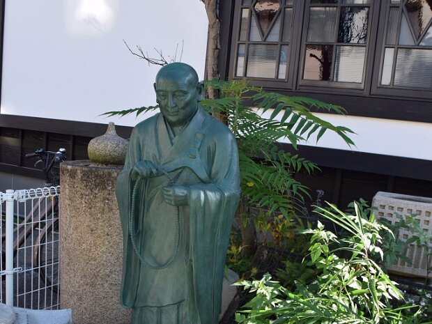 樋口一葉(法真寺 東京都文京区本郷５丁目２７-１１)