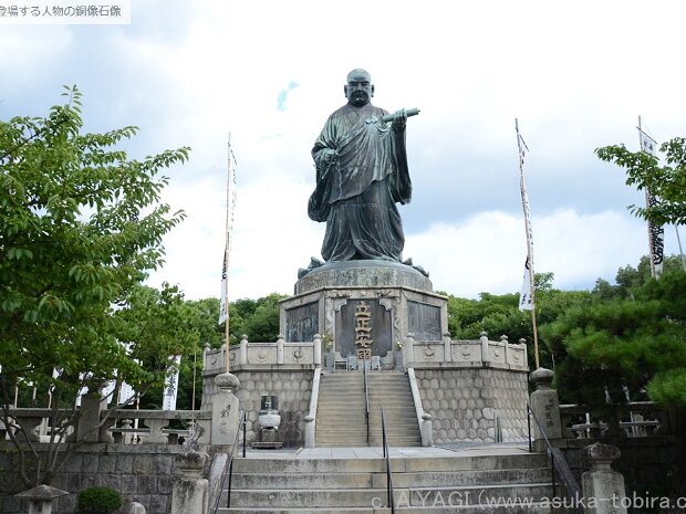 日蓮聖人立 日蓮聖人銅像護持教会（福岡県福岡市東区吉塚）