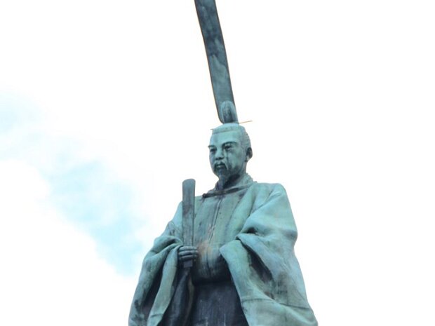 亀山天皇（かめやまてんのう)[1249～1305年] 第９０代天皇です。大覚寺にて院政を行いました。