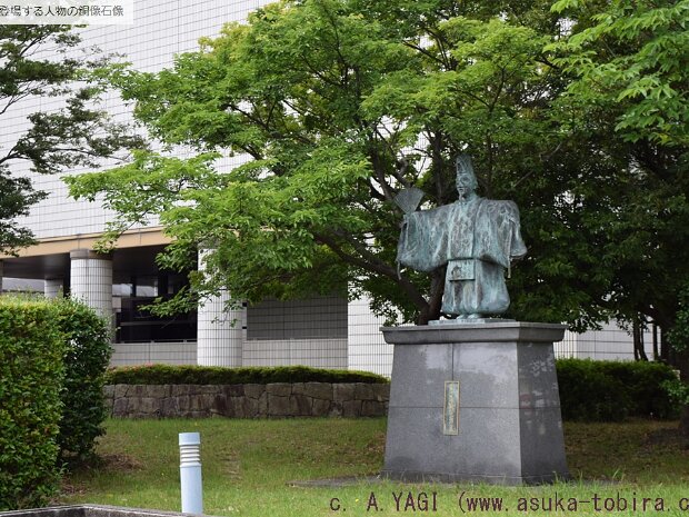 観阿弥（かんあみ)([1333～1384年] 子の世阿弥とともに猿楽をもとにして能を大成させました。観世流の創始者です。