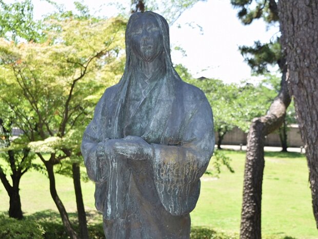 織田信長室・濃姫 （清洲公園 愛知県清須市清洲3丁目7) もと清洲城にあったが現在は清洲公園に移設されました。