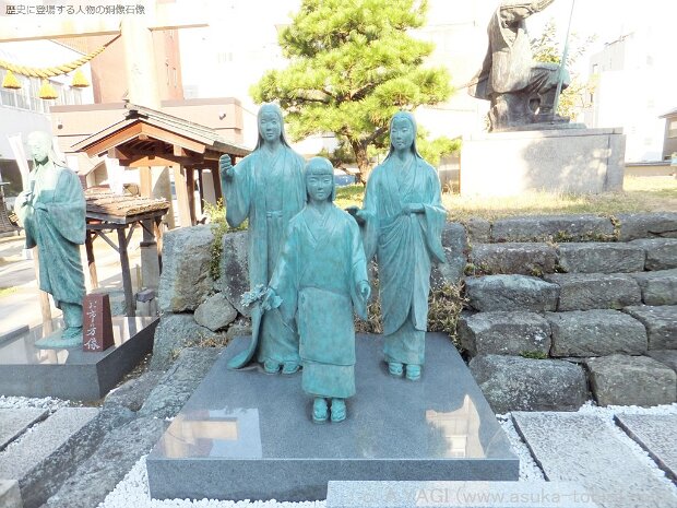 茶々（ちゃちゃ)・初（はつ)・江（ごう)浅井三姉妹 浅井長政と信長の妹市との間に生まれた３姉妹です。長女茶々は豊臣秀吉の側室、次女初は京極高次の正室、三女江は佐治一成の妻となり、離縁してから豊臣秀勝、徳川秀忠の妻となりました。