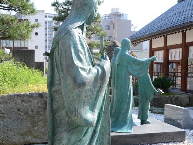 織田信長の妹・市（いち)[1547～1583年] お市の方（おいちのかた)は織田信長の妹で浅井長政に嫁ぎましたが、浅井氏が朝倉氏に味方したため信長に攻め滅ぼされました。羽柴秀吉によって娘３人とともに小谷城から助け出され、後に柴田勝家の後妻となりました。秀吉と勝家が対立し、越前北ノ庄城で自害...