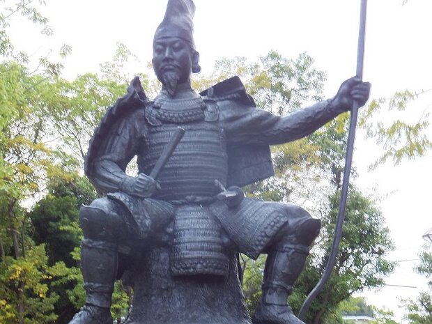 今川義元(いまがわよしもと)[1519～1560年] 駿河・遠江・三河を制圧し強大な力を有していた戦国大名です。しかし、3万の兵とともに京都に向かう途中だった桶狭間で織田信長に攻められ滅びました。