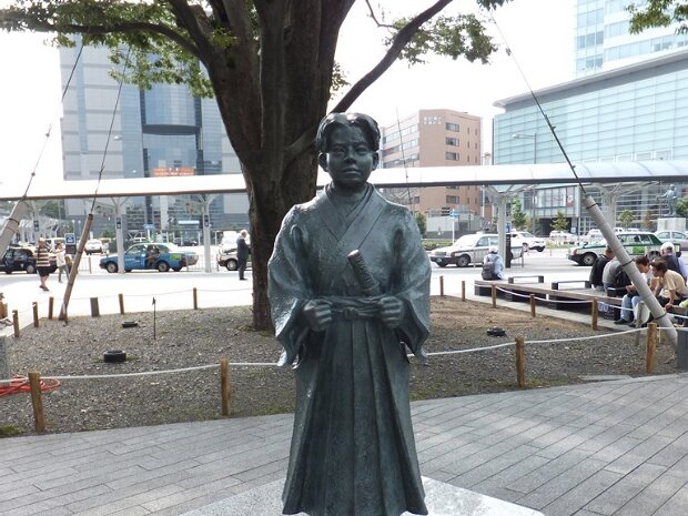 竹千代君 静岡駅北口（静岡県静岡市葵区黒金町）