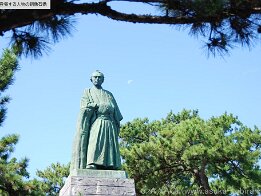 幕末～明治初期 江戸時代後半は鎖国中の日本に外国の船がやってくるようになり開国を求めました。江戸幕府の力が衰え始めてきた１８５３年アメリカからペリーが黒船で来航し、これが契機となって国内では討幕運動、尊皇攘夷運動などが起こりました。１８６７年大政奉還により...