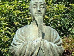 飛鳥時代 現在の奈良県の飛鳥地方(明日香村)を中心に都(宮)が置かれていた時代です。仏教を広め天皇中心の国づくりを めざしていた時代で、聖徳太子や天智天皇、天武天皇らが活躍していました。