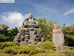 鎌倉時代 源平の戦いを制した源頼朝は現在の神奈川県にある鎌倉に幕府を置き、武士最高権力者である将軍とその家来である御家人との主従関係を基盤とした武士による政治を行いました。源氏が滅んだ後は北条氏が権力を握り、この時代は約１５０年間続きました。また、親...